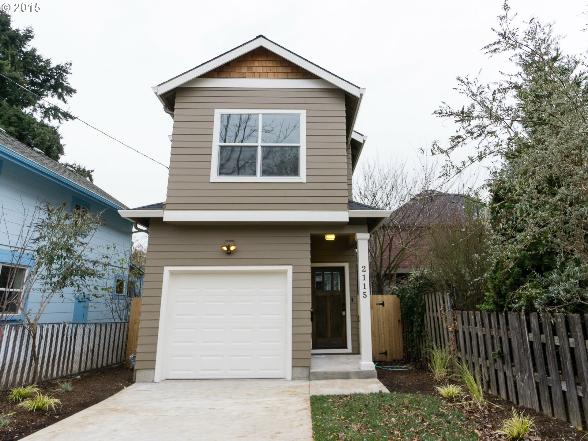 Property Photo:  2115 SE 44th Ave  OR 97215 