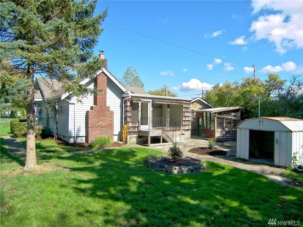 Property Photo:  2338 Humboldt St  WA 98225 