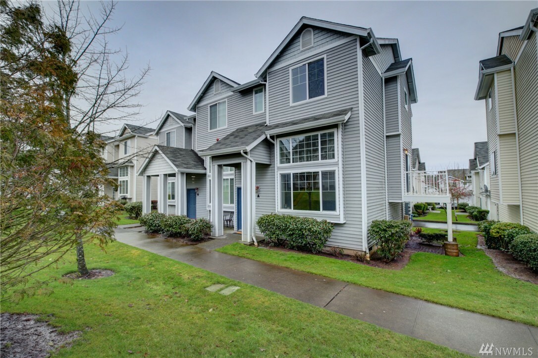 Property Photo:  1125 63rd St SE A  WA 98092 