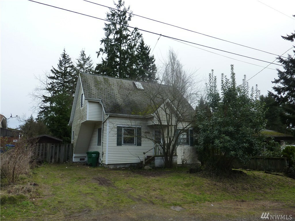 Property Photo:  14332 Phinney Ave N  WA 98133 