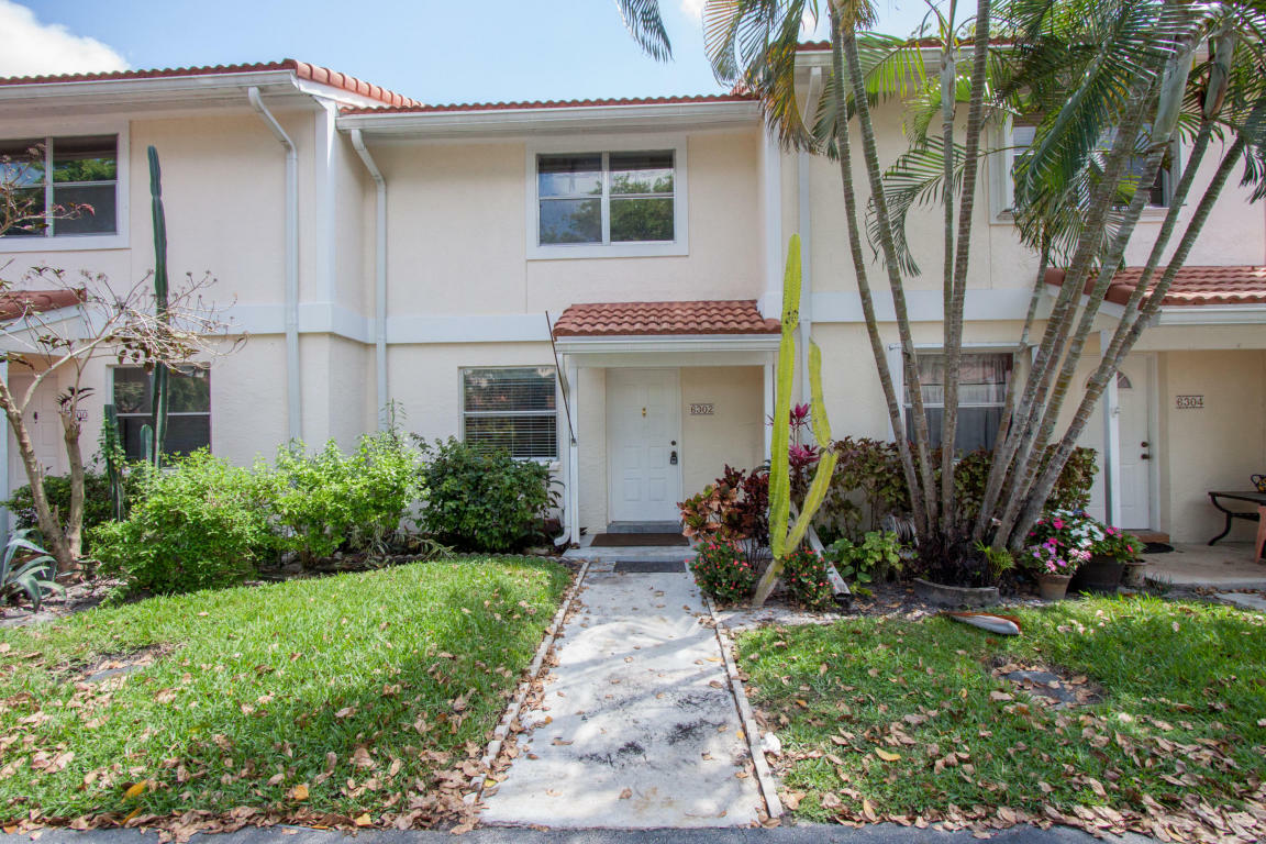 Property Photo:  6302 Walk Circle 9  FL 33433 