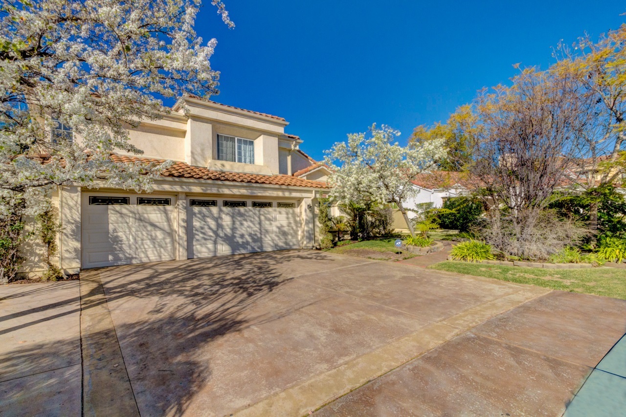 Property Photo: 331 Vista Alegria CA 92057