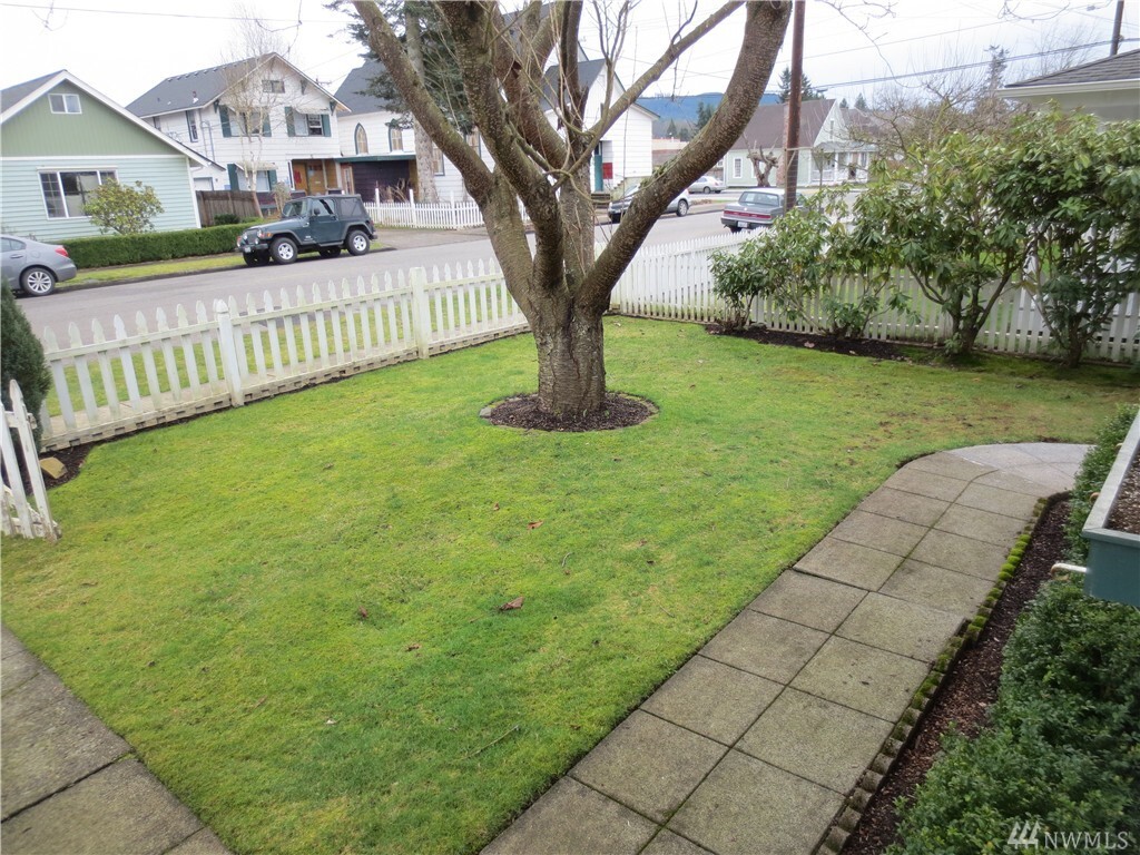 Property Photo: 314 N Madison St WA 98272