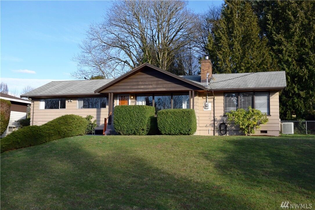 Property Photo: 722 Van De Vanter Ave WA 98030