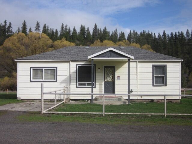 Property Photo:  9328 S Cheney-Spokane Rd  WA 99224 