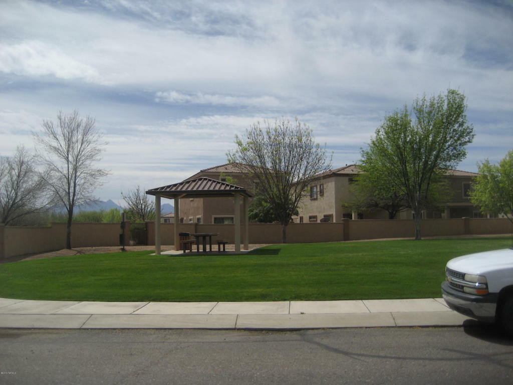 Property Photo: 325 E Placita Nubes Blancas AZ 85629