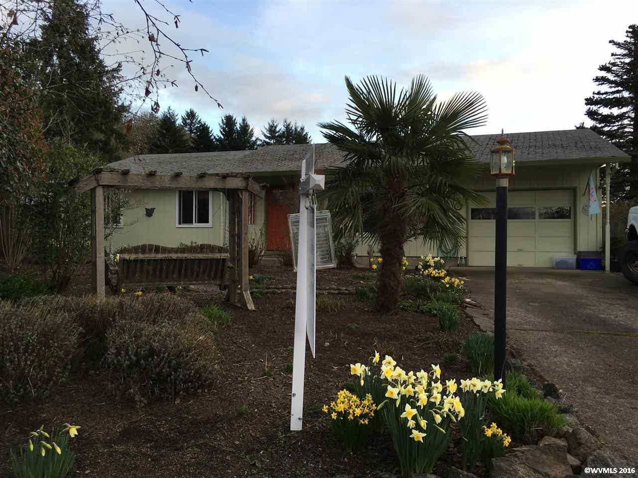 Property Photo: 477 29th Pl OR 97370