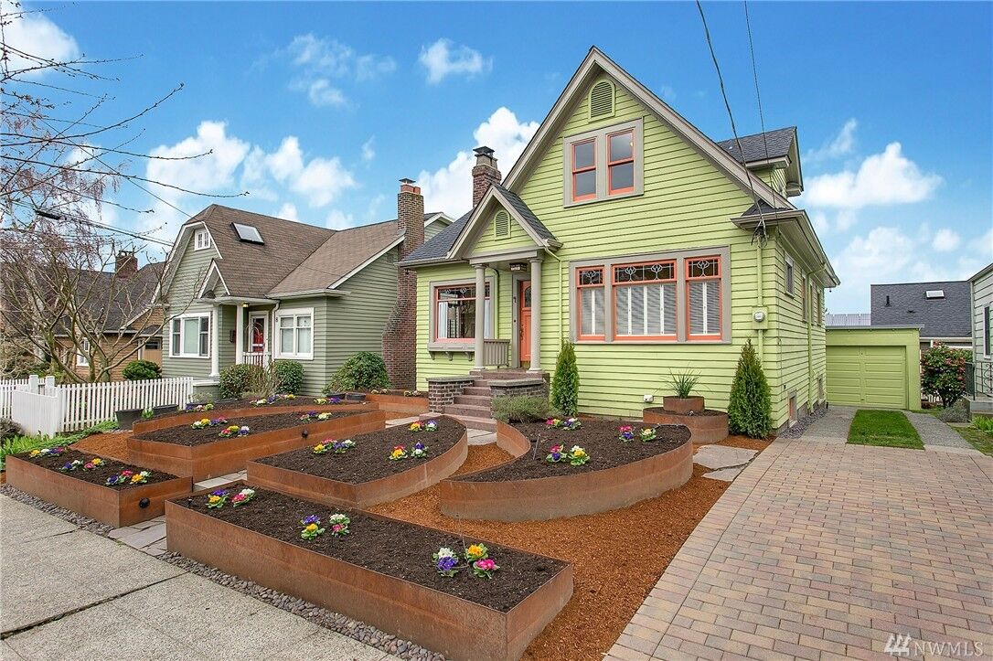 Property Photo: 4 W Raye St WA 98119