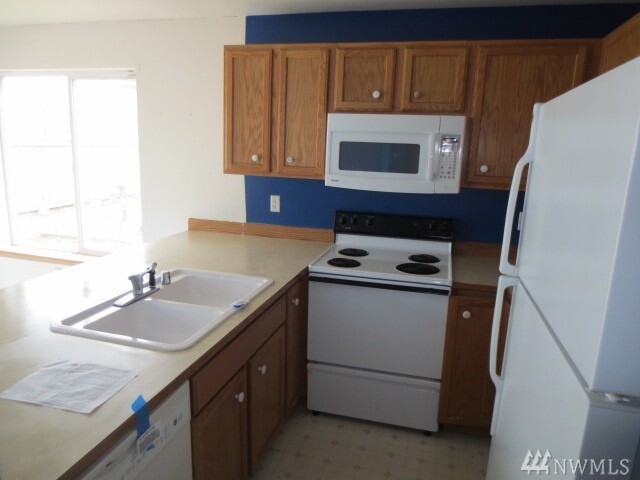 Property Photo: 17807 149th St SE 12 WA 98272