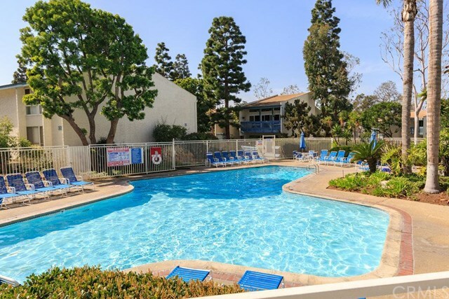 Property Photo: 605 S Prospect Avenue 205 CA 90277