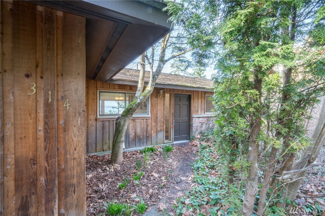 Property Photo:  314 Morey Ave  WA 98225 