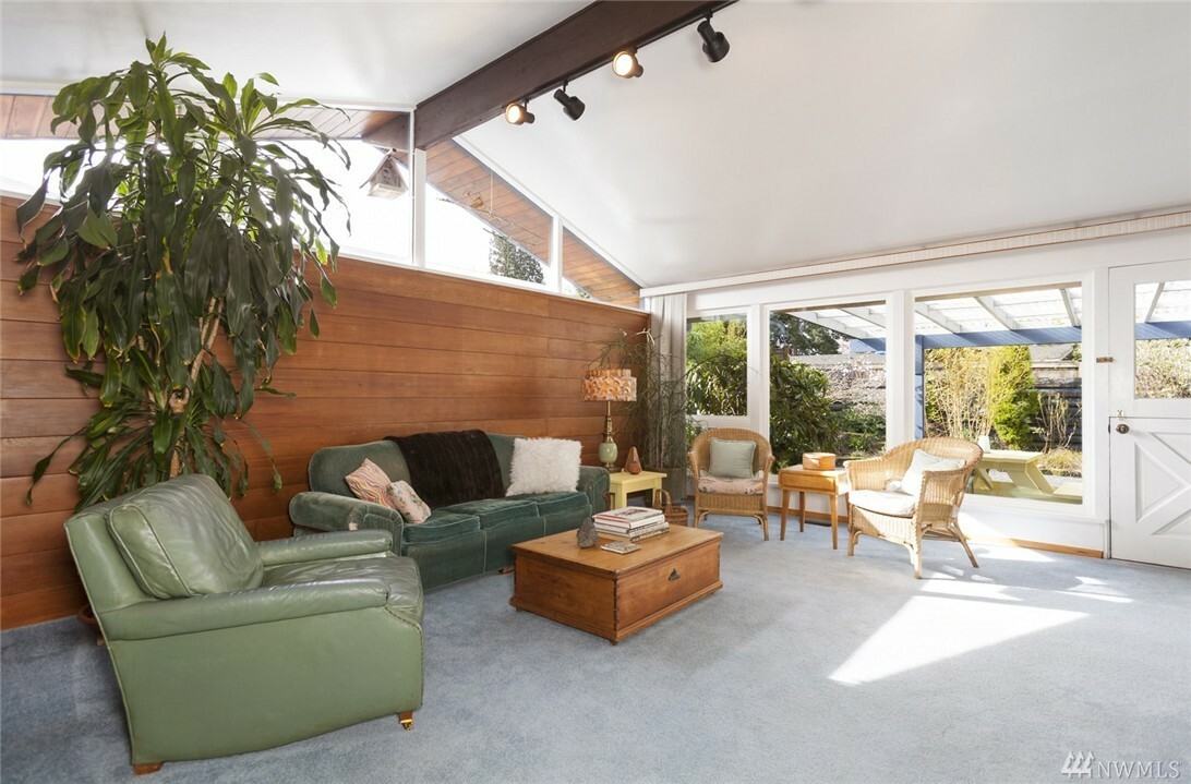Property Photo:  1719 126th Ave SE  WA 98005 