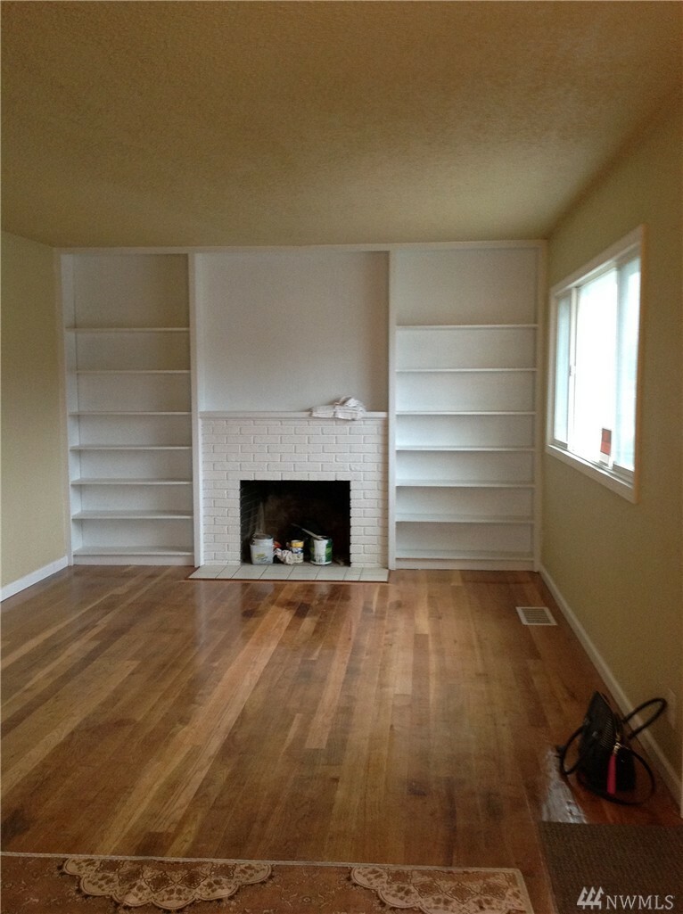 Property Photo: 9664 Bridgeport Wy SW WA 98499