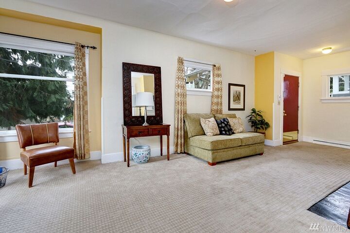 Property Photo: 3938 1st Avenue NE WA 98105