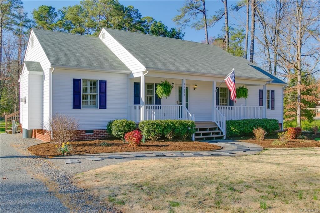 Property Photo: 10987 Linderwood Drive VA 23116