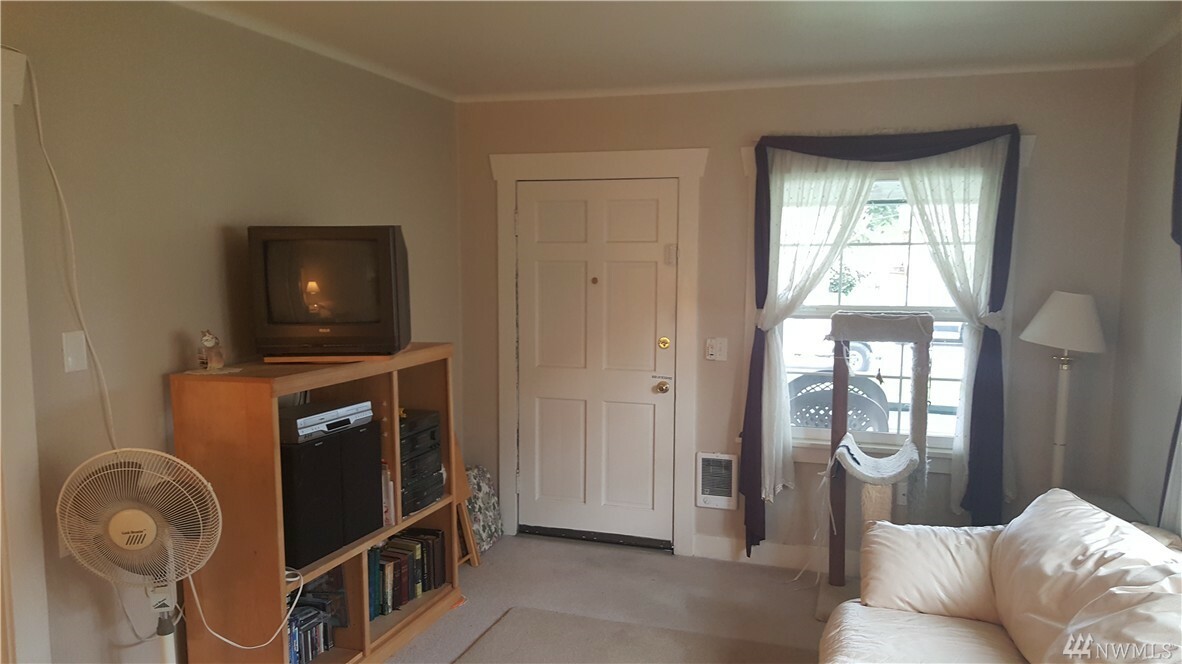 Property Photo:  1422 Oakes Ave  WA 98201 