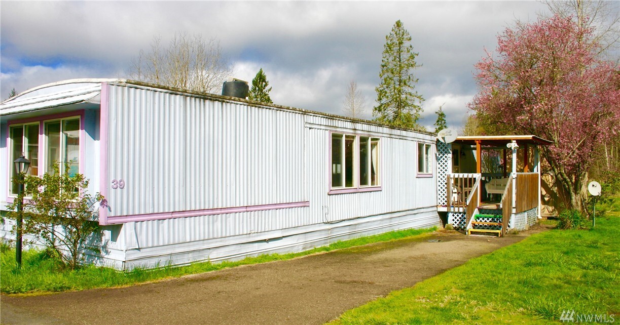 Property Photo: 2800 Erlands Point Road NW 39 WA 98312