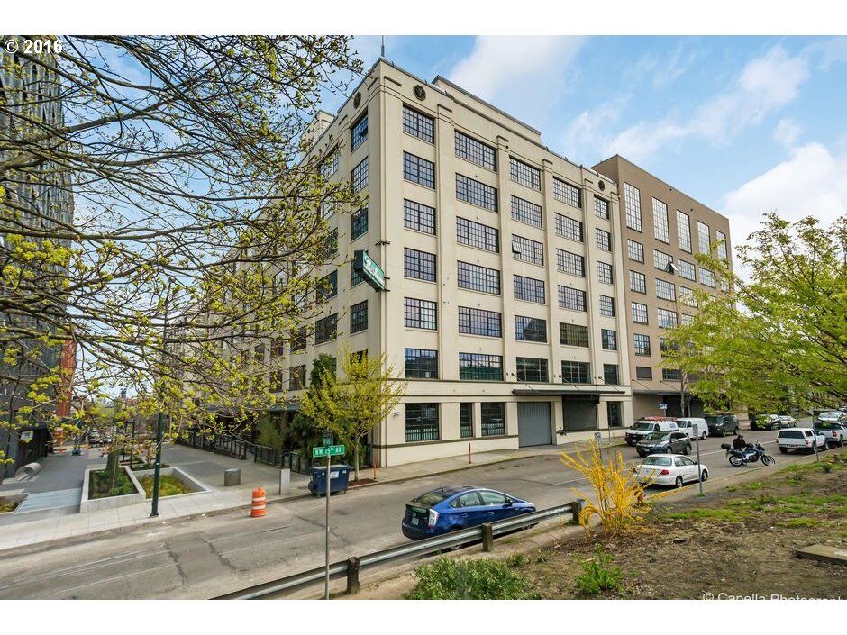 Property Photo:  1400 NW Irving St 306  OR 97209 