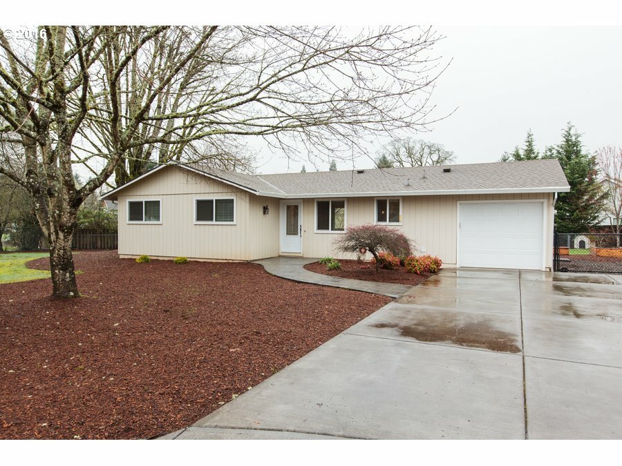 Property Photo: 11405 S South End Ct OR 97045