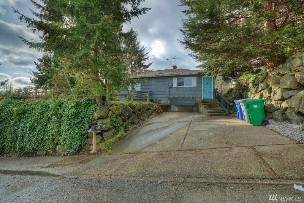 Property Photo: 5651 S 144th St WA 98168