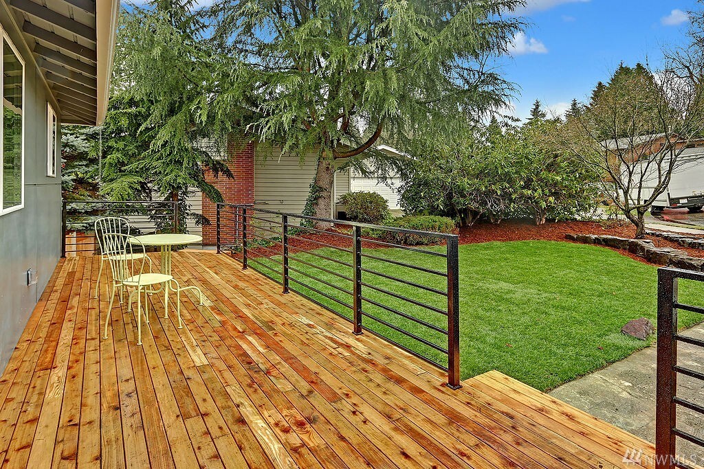 Property Photo:  6733 121st Avenue SE  WA 98006 