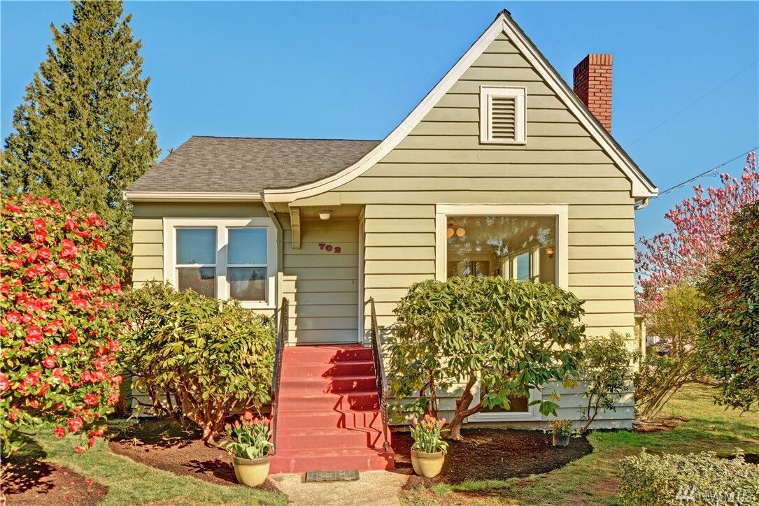 Property Photo:  702 NW 90th St  WA 98117 