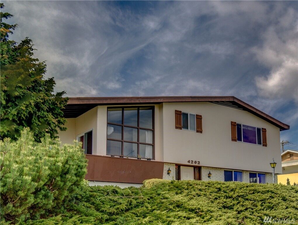 Property Photo:  4202 N Bristol St  WA 98407 