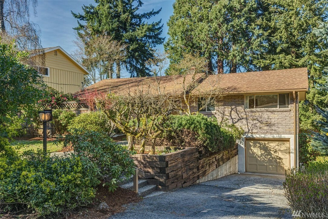 Property Photo: 9830 NE 29th St WA 98004