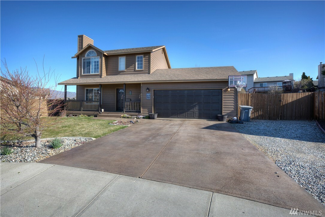 Property Photo: 2492 Plateau Dr WA 98802