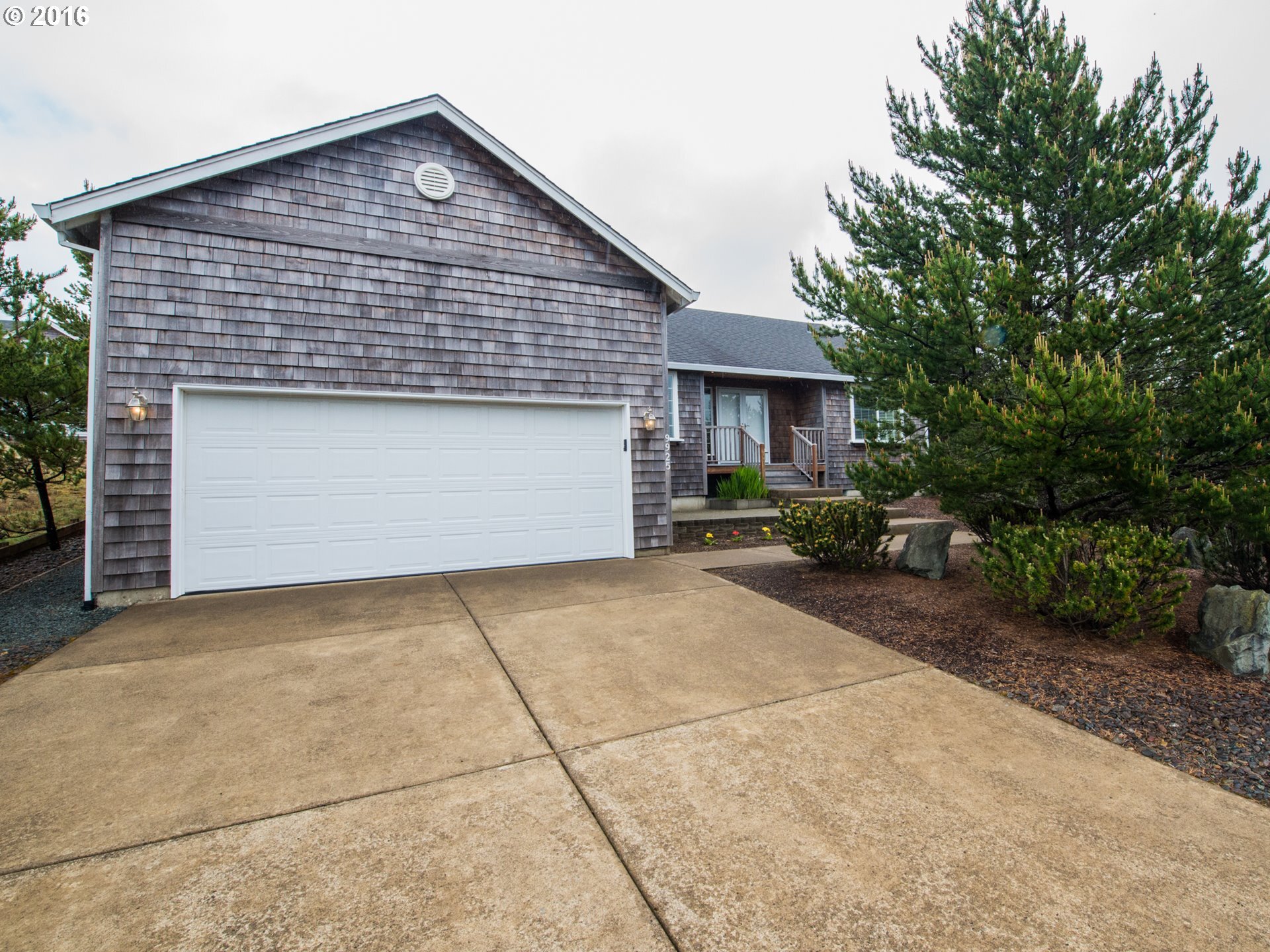 Property Photo: 9925 Pine Ridge Dr OR 97130
