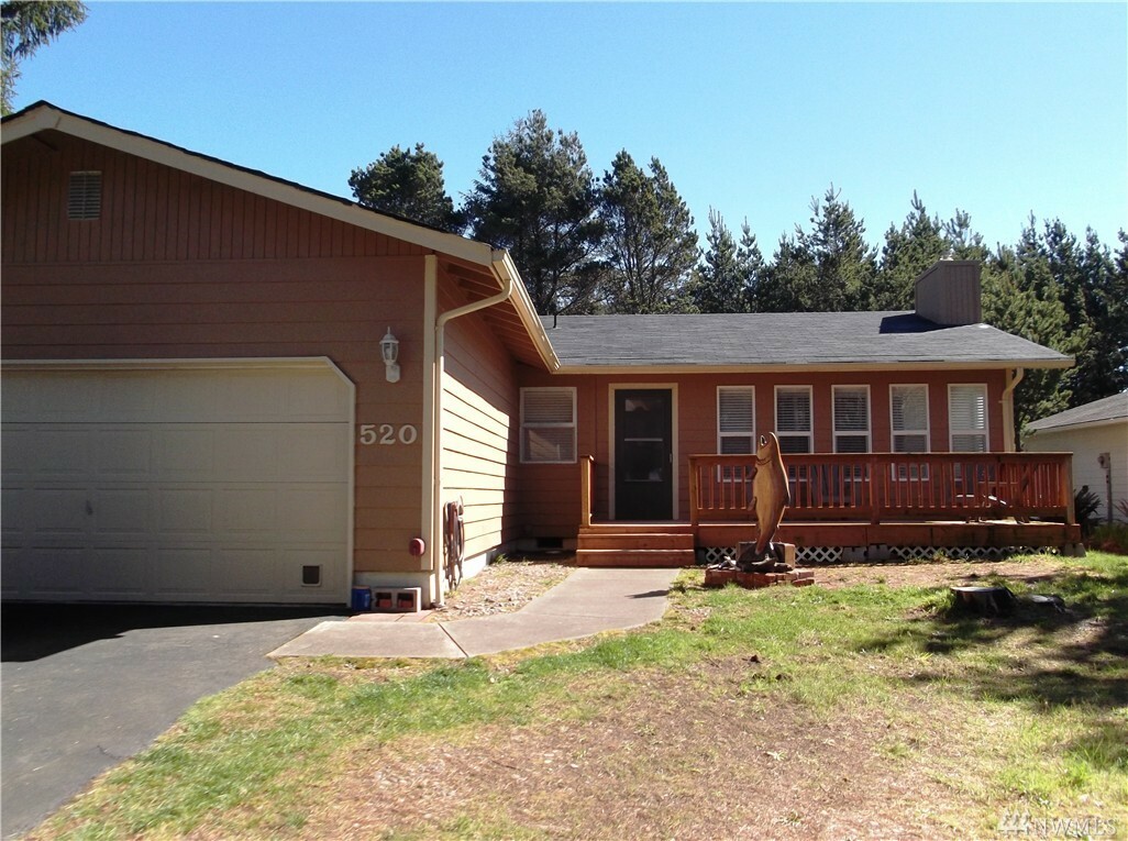 Property Photo:  520 Surf St  WA 98595 