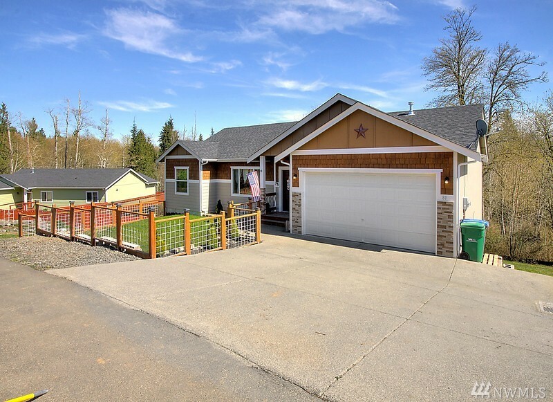 Property Photo: 81 Carson Ave SE WA 98366