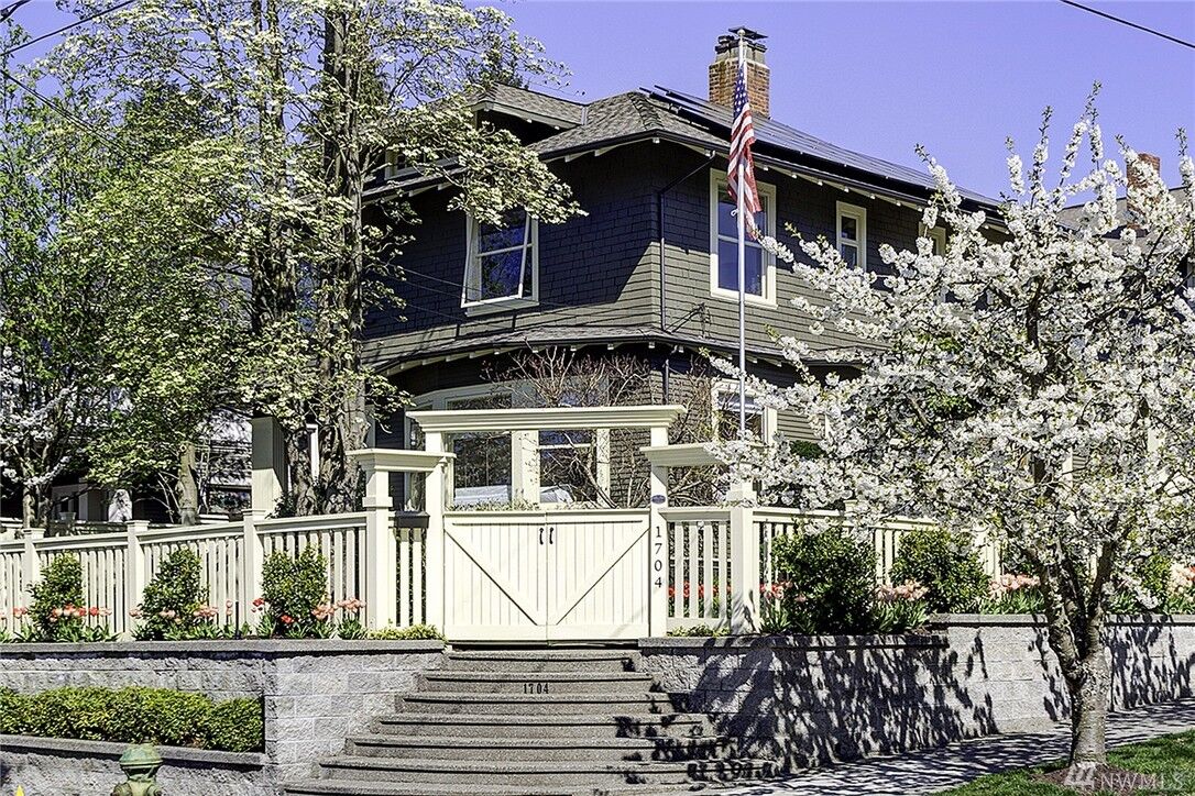 Property Photo:  1704 3rd Ave N  WA 98109 
