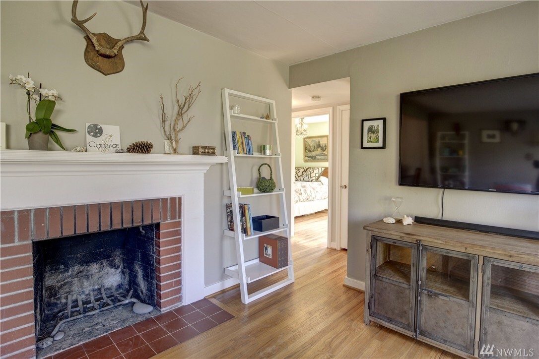 Property Photo: 3909 SW Southern St WA 98136