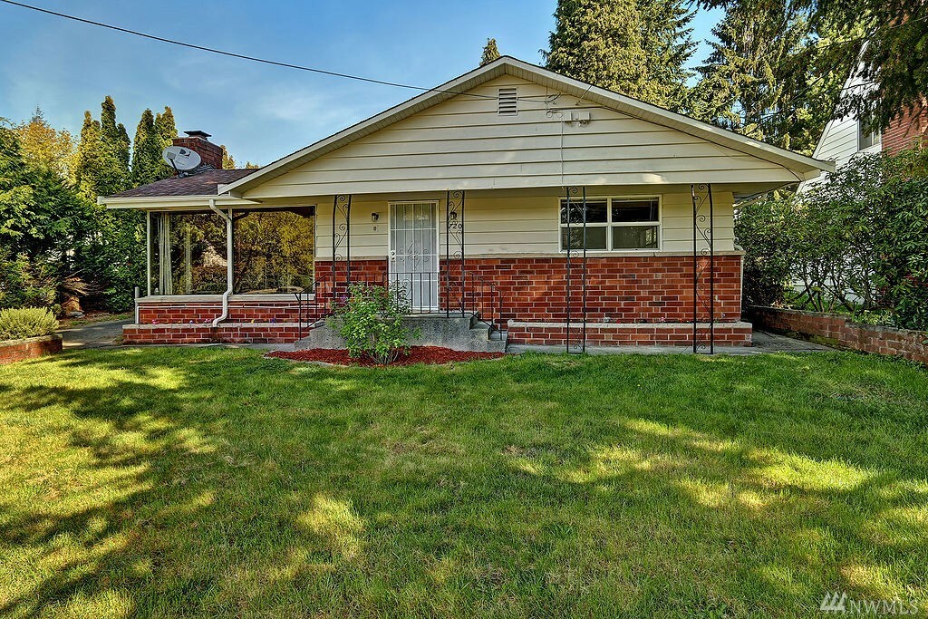 Property Photo:  720 N 185th St  WA 98133 