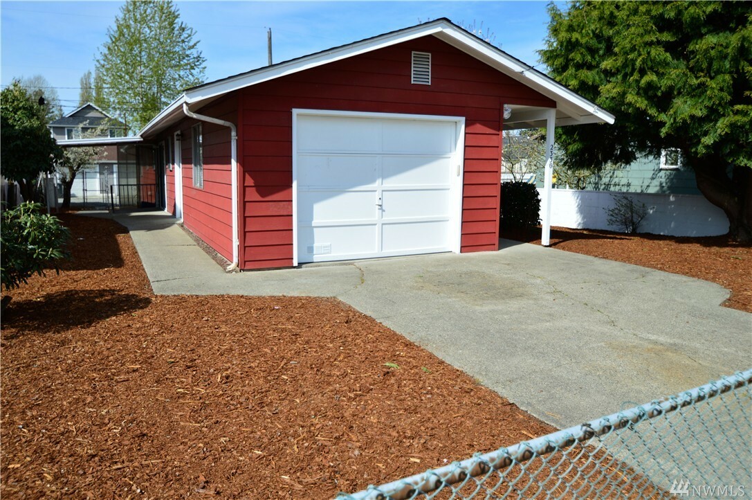 Property Photo:  2330 S Alaska St  WA 98405 