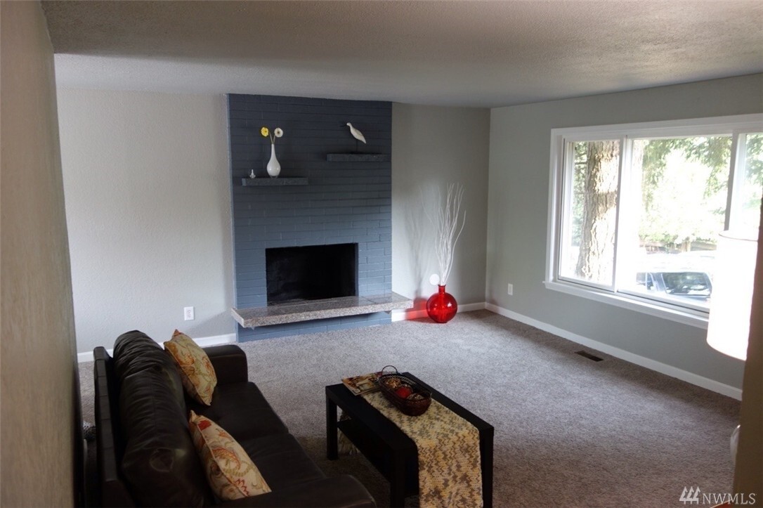 Property Photo:  11414 14th Ave S  WA 98168 