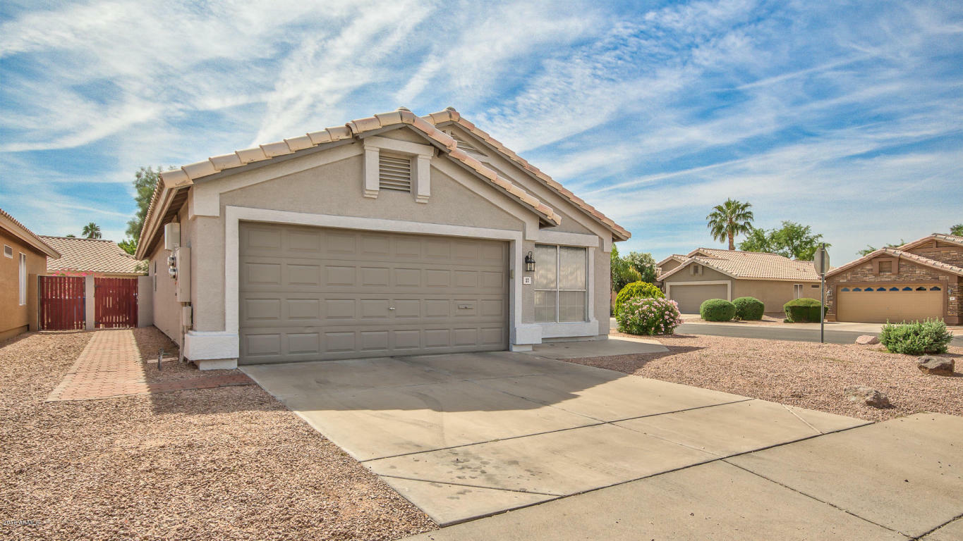 Property Photo:  1741 S Clearview Avenue 27  AZ 85209 