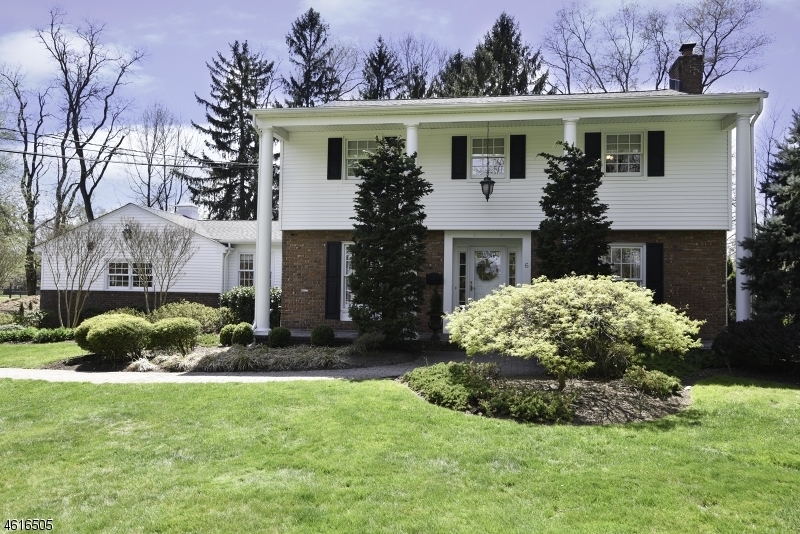 Property Photo:  6 Little Falls Way  NJ 07076 