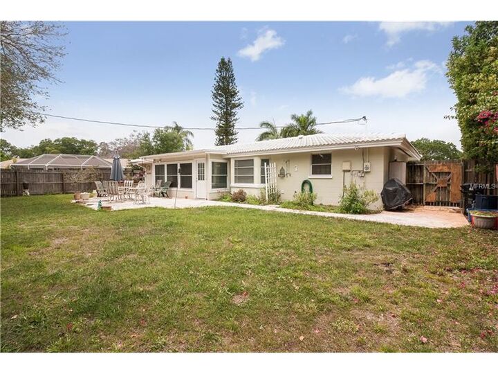Property Photo:  2410 Bridgewater Lane  FL 34231 