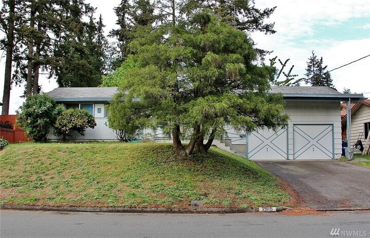 Property Photo: 2915 22nd St SE WA 98092