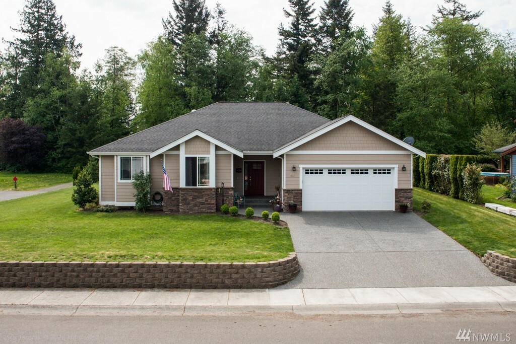 Property Photo:  803 Oakdale Dr  WA 98247 