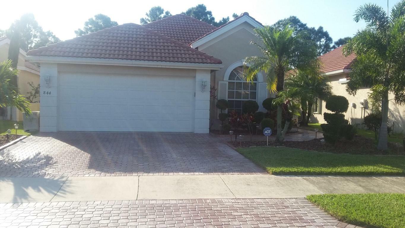 Property Photo:  844 SW Munjack Circle  FL 34986 