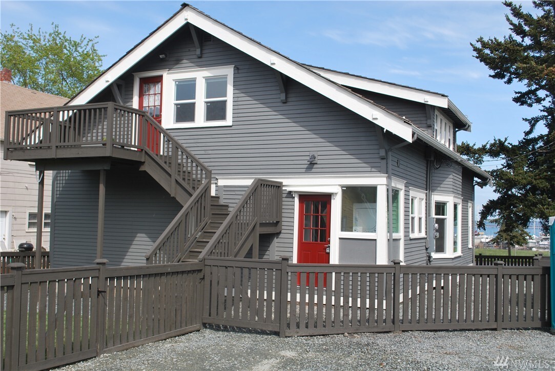 Property Photo: 2604 R Ave WA 98221