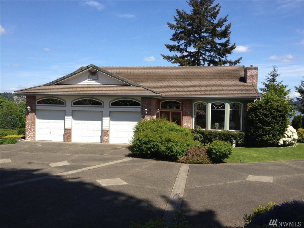 Property Photo:  604 9th Ct  WA 98333 