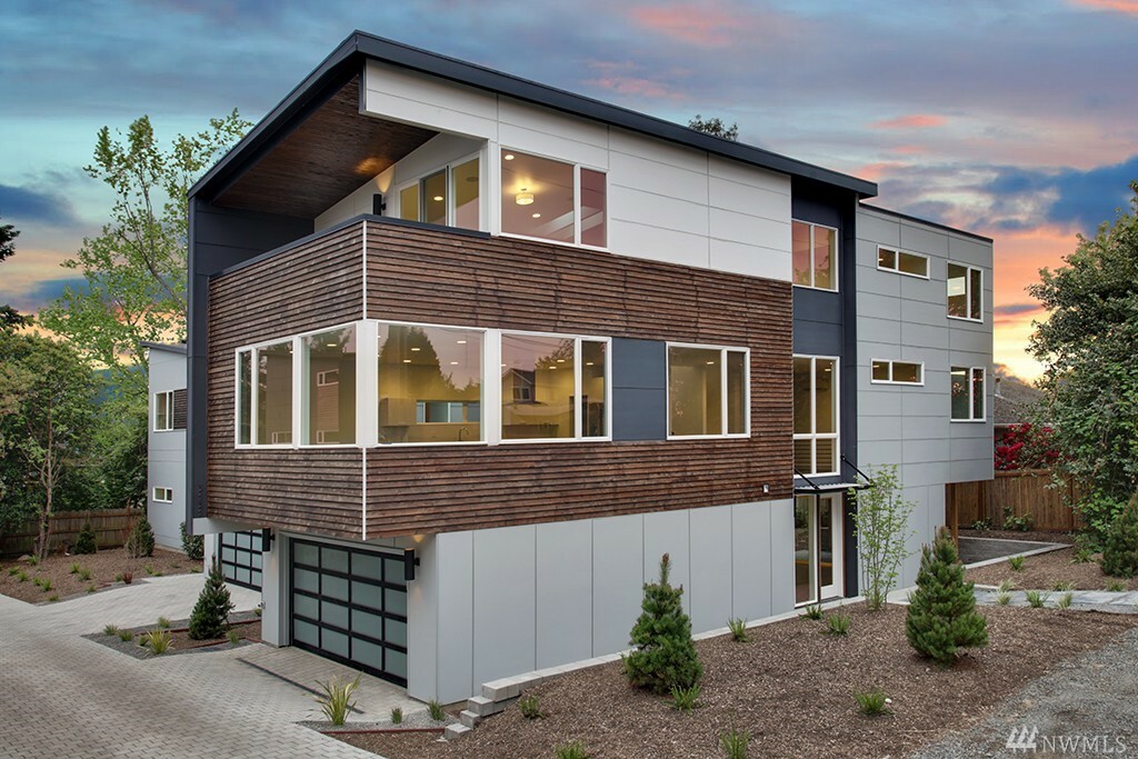 Property Photo:  5151 S Frontenac St  WA 98118 