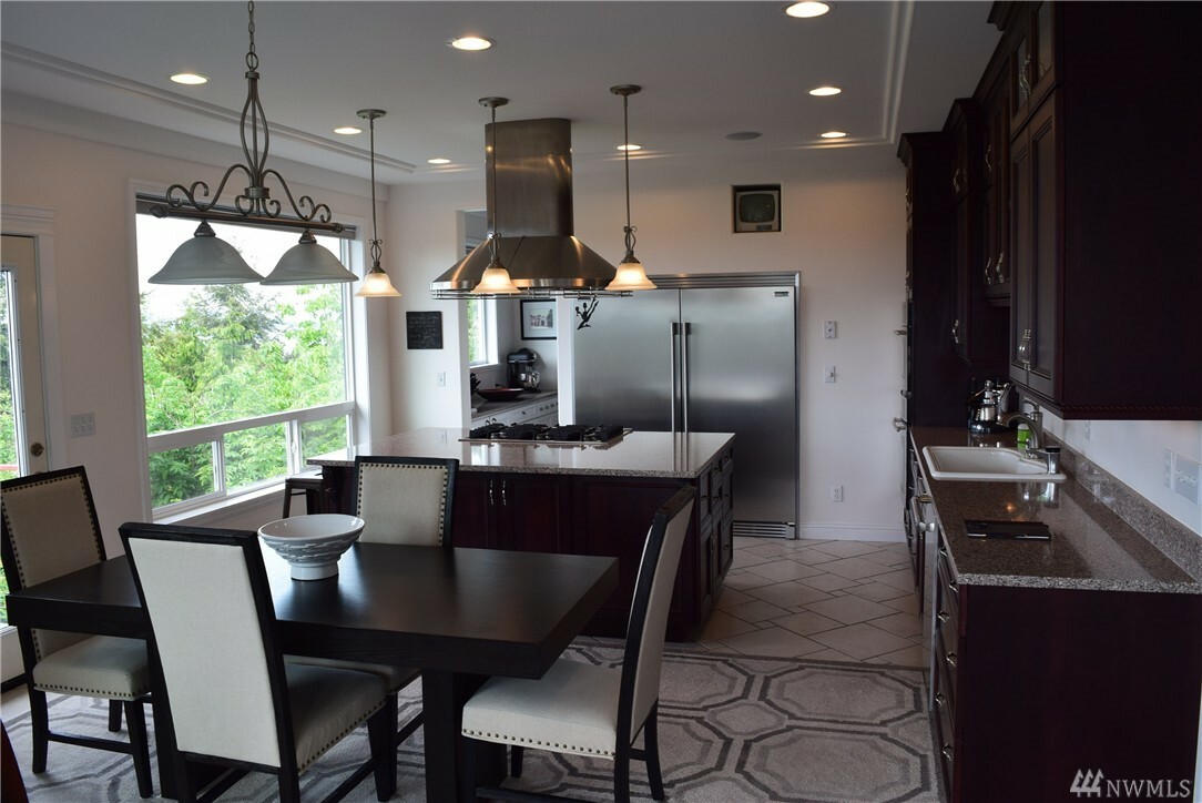 Property Photo: 1059 Malvern Hills Dr WA 98282