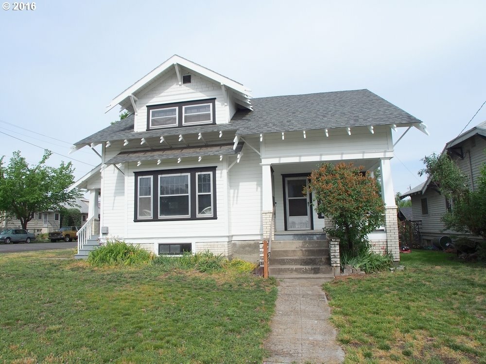 Property Photo: 913 Union OR 97058