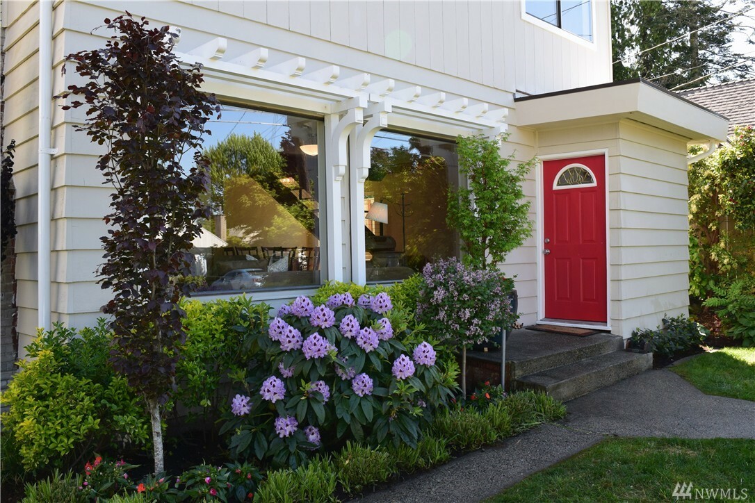 Property Photo: 1223 NE 96th St WA 98115