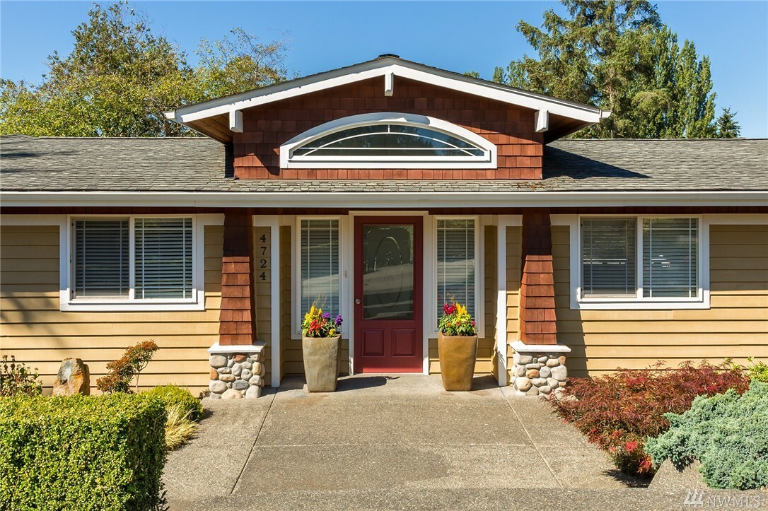 Property Photo: 4724 Gardner Ave WA 98203